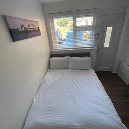 Fantastic Studio, Private Bathroom And Mini Kitchen. Thamesmead  المظهر الخارجي الصورة