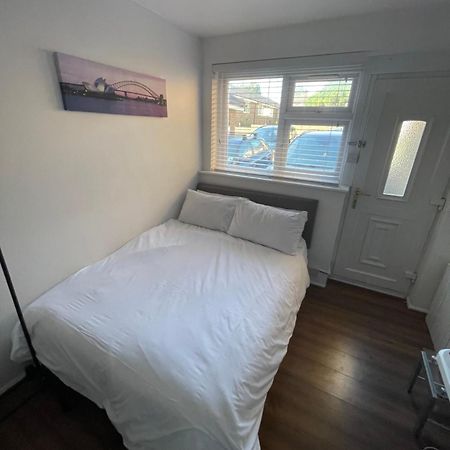 Fantastic Studio, Private Bathroom And Mini Kitchen. Thamesmead  المظهر الخارجي الصورة