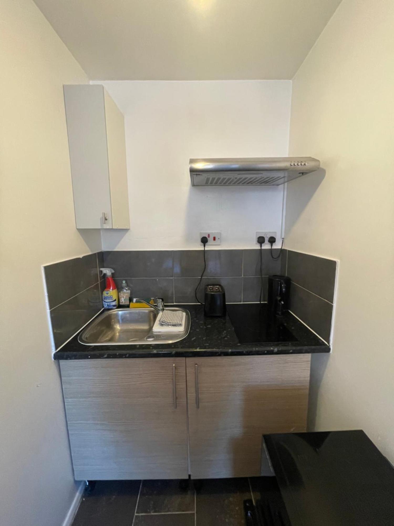 Fantastic Studio, Private Bathroom And Mini Kitchen. Thamesmead  المظهر الخارجي الصورة