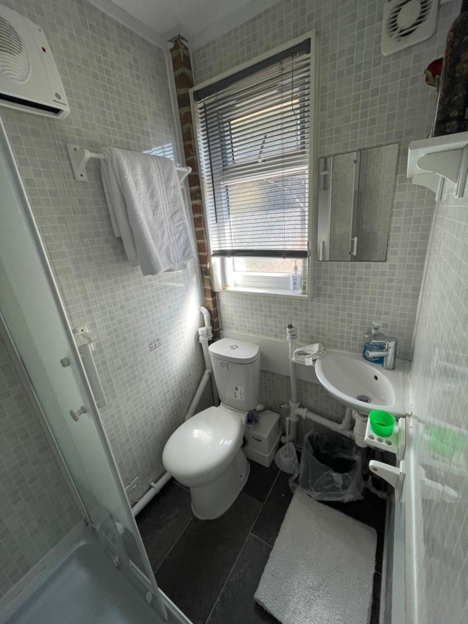 Fantastic Studio, Private Bathroom And Mini Kitchen. Thamesmead  المظهر الخارجي الصورة